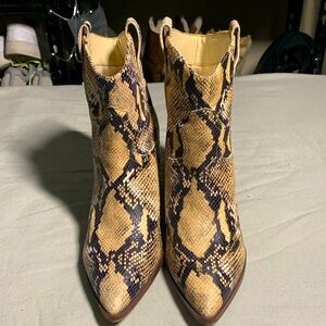 Gibson Latimer Womens  9.5 snake embossed ankle booties